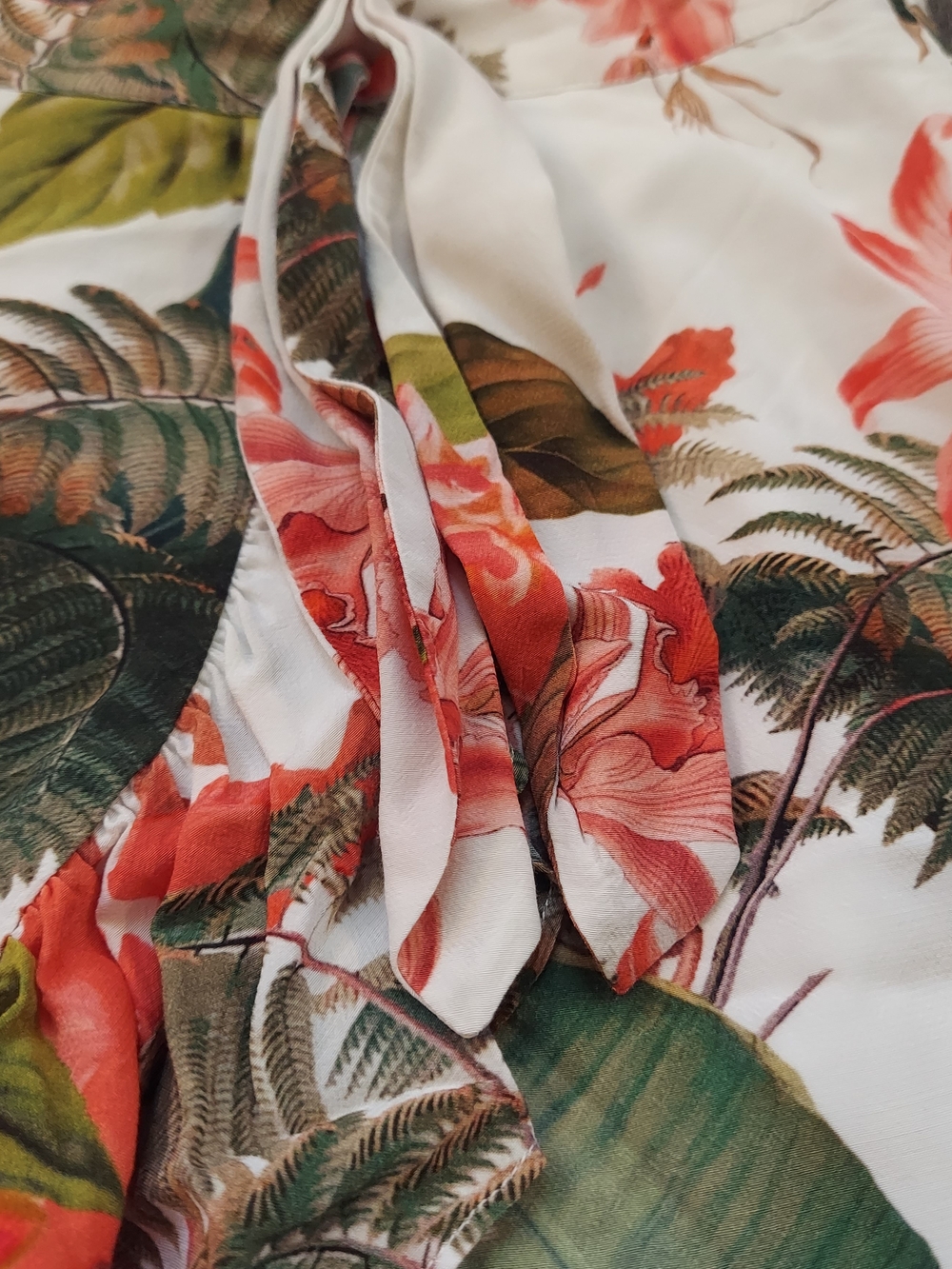 Gianni Bini Tropical Floral Wrap Skirt in White, Green & Coral Size 4 - Picture 4 of 9